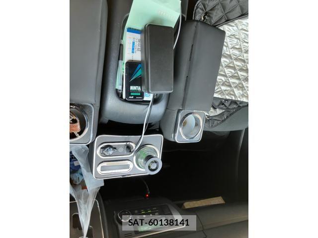 Toyota HIACE VAN 2019-08 8232188-28