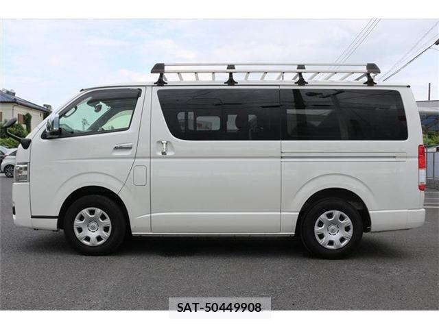Toyota HIACE VAN 2024-04 8232180-9