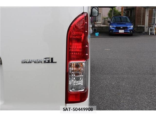 Toyota HIACE VAN 2024-04 8232180-11
