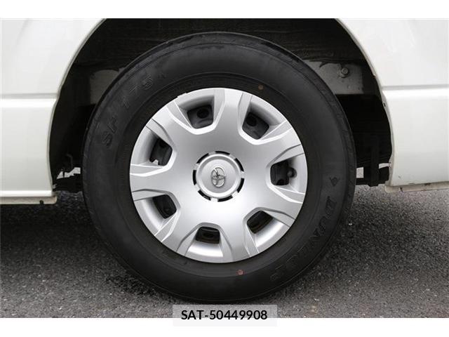 Toyota HIACE VAN 2024-04 8232180-12