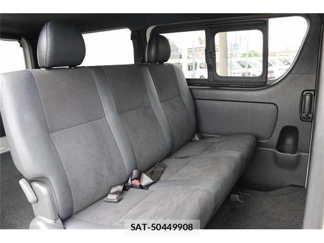 Toyota HIACE VAN 2024-04 8232180-14