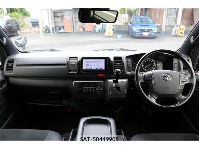 Toyota HIACE VAN 2024-04 8232180-16