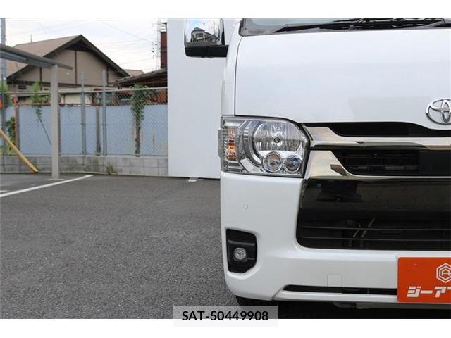 Toyota HIACE VAN 2024-04 8232180-24