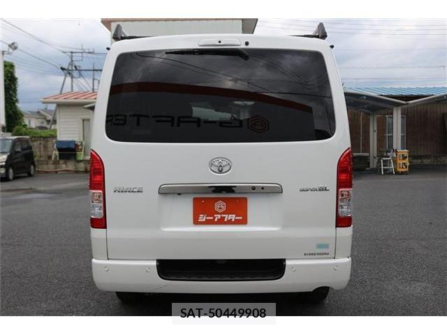 Toyota HIACE VAN 2024-04 8232180-8