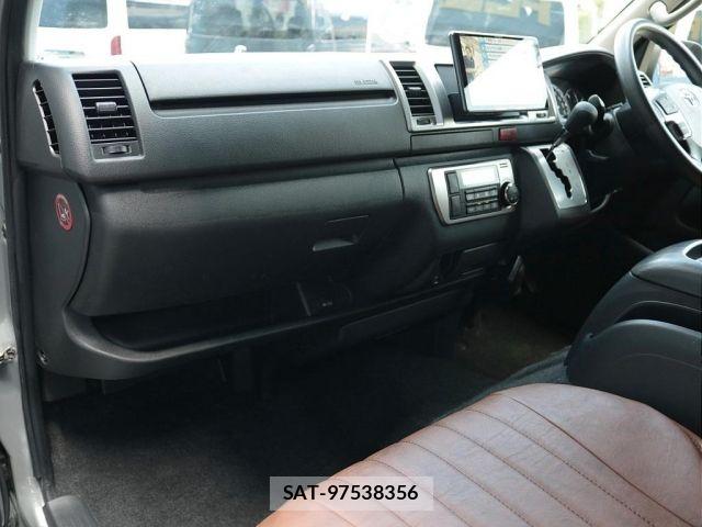Toyota HIACE VAN 2017-01 8232176-11