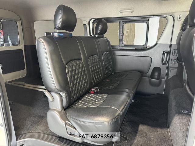 Toyota HIACE VAN 2016-07 8232194-10