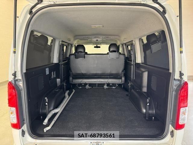 Toyota HIACE VAN 2016-07 8232194-11