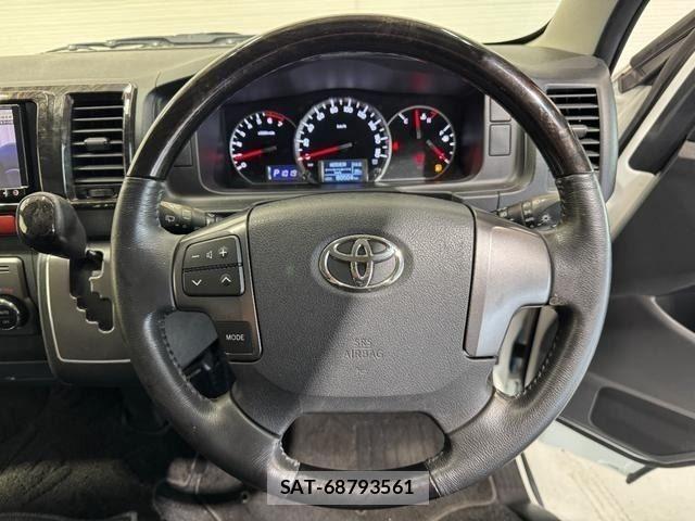 Toyota HIACE VAN 2016-07 8232194-12