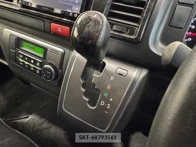 Toyota HIACE VAN 2016-07 8232194-14
