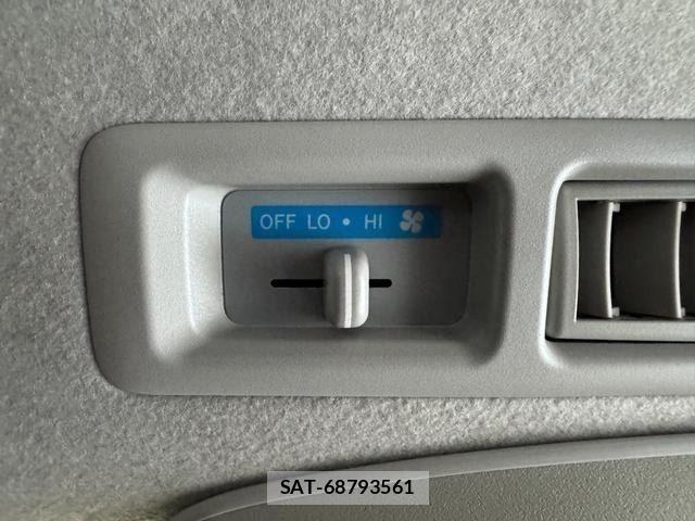 Toyota HIACE VAN 2016-07 8232194-24