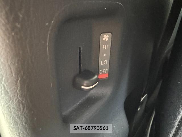 Toyota HIACE VAN 2016-07 8232194-25