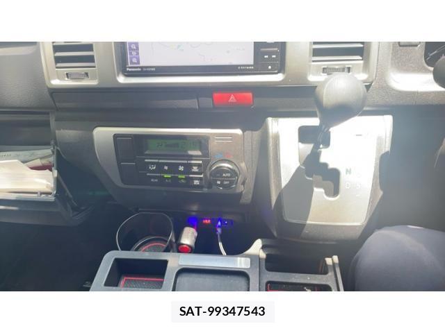 Toyota HIACE VAN 2023-03 8232182-15