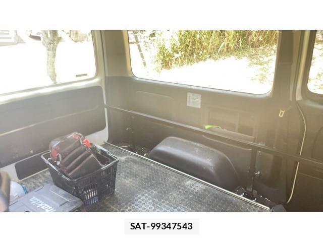 Toyota HIACE VAN 2023-03 8232182-19