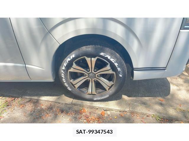 Toyota HIACE VAN 2023-03 8232182-6
