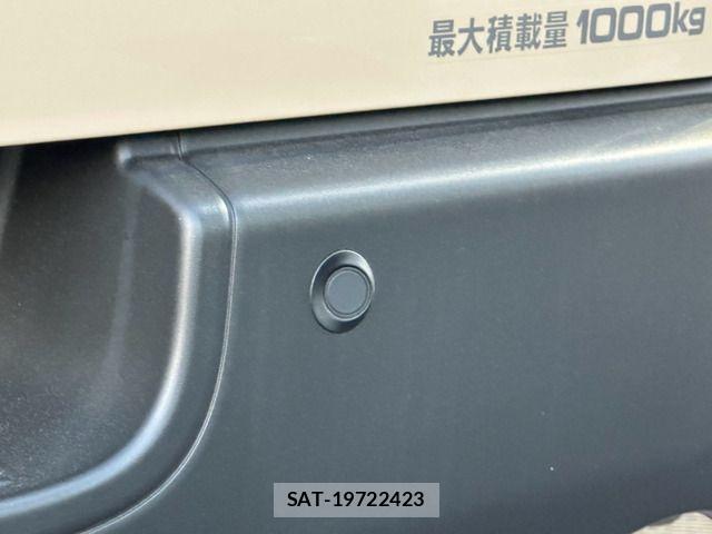Toyota HIACE VAN 2026-03 8232177-10