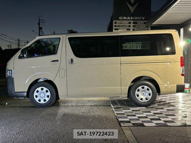 Toyota HIACE VAN 2026-03 8232177-11