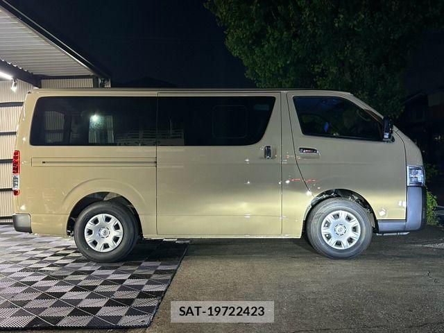 Toyota HIACE VAN 2026-03 8232177-12