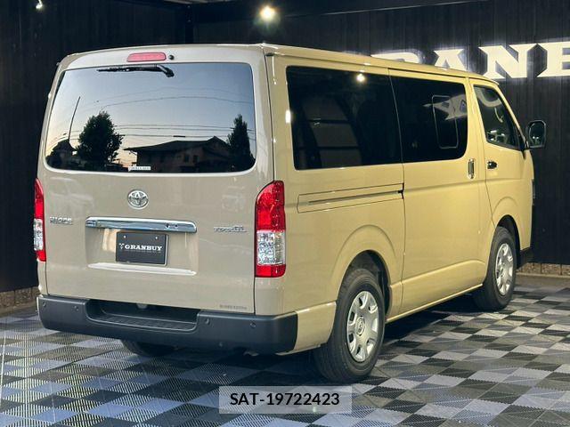 Toyota HIACE VAN 2026-03 8232177-13
