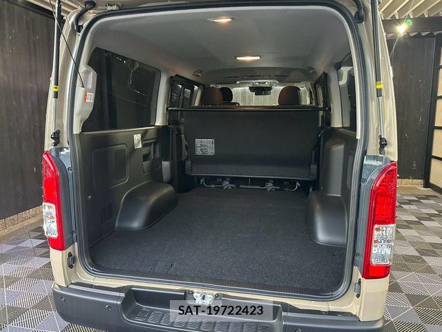 Toyota HIACE VAN 2026-03 8232177-15