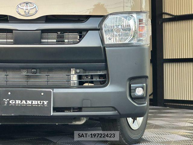 Toyota HIACE VAN 2026-03 8232177-18
