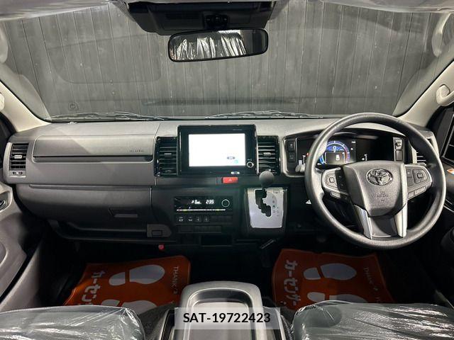 Toyota HIACE VAN 2026-03 8232177-4