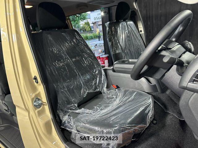 Toyota HIACE VAN 2026-03 8232177-5