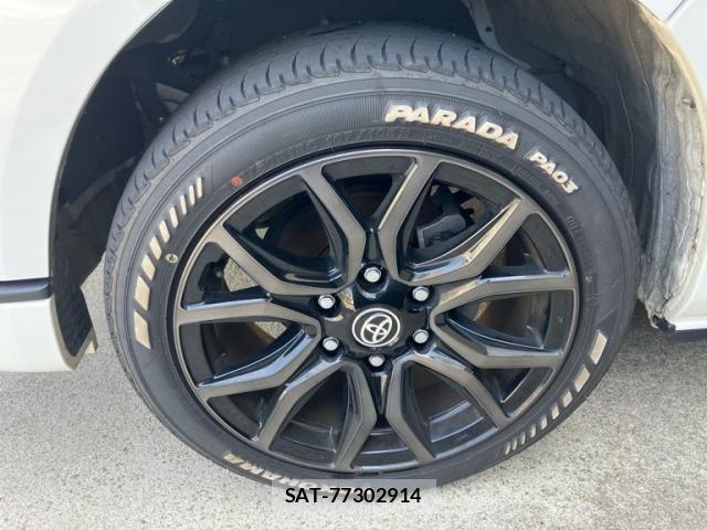 Toyota HIACE VAN 2025-06 8232179-11