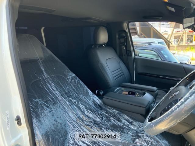 Toyota HIACE VAN 2025-06 8232179-13
