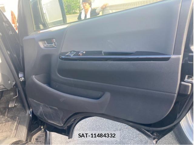Toyota HIACE VAN 2025-03 8246964-12
