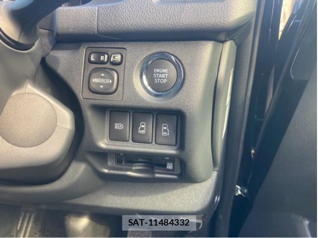 Toyota HIACE VAN 2025-03 8246964-18