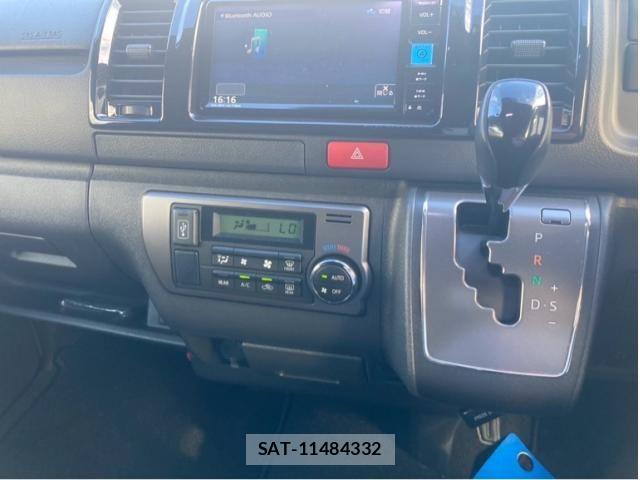 Toyota HIACE VAN 2025-03 8246964-21