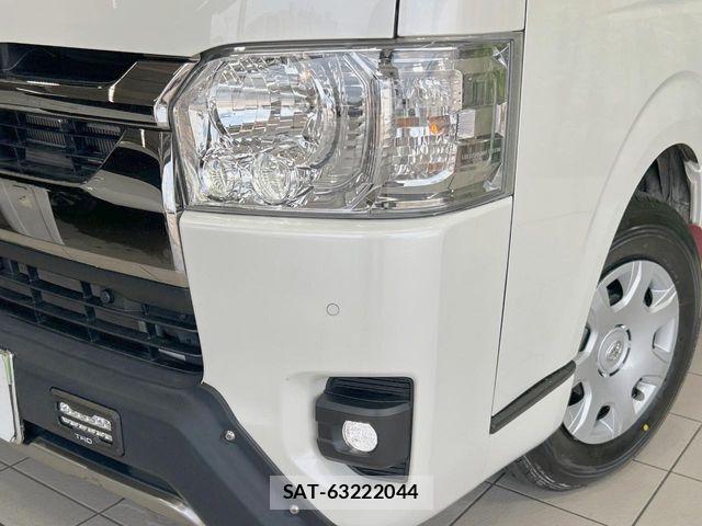 Toyota HIACE VAN 2022-12 8246972-11