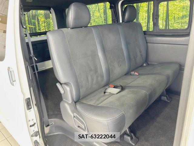 Toyota HIACE VAN 2022-12 8246972-8
