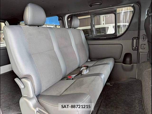 Toyota HIACE VAN 2023-03 8246968-11