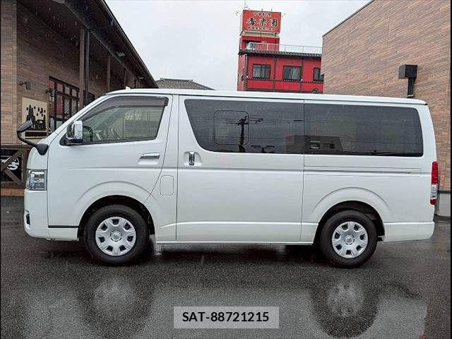 Toyota HIACE VAN 2023-03 8246968-13