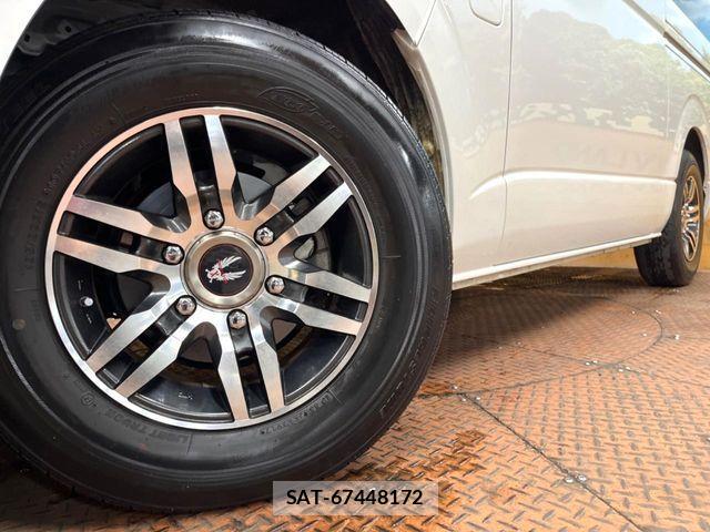 Toyota HIACE VAN 2017-10 8246973-12