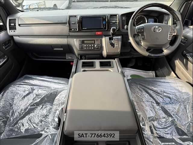 Toyota HIACE VAN 2026-05 8246966-3