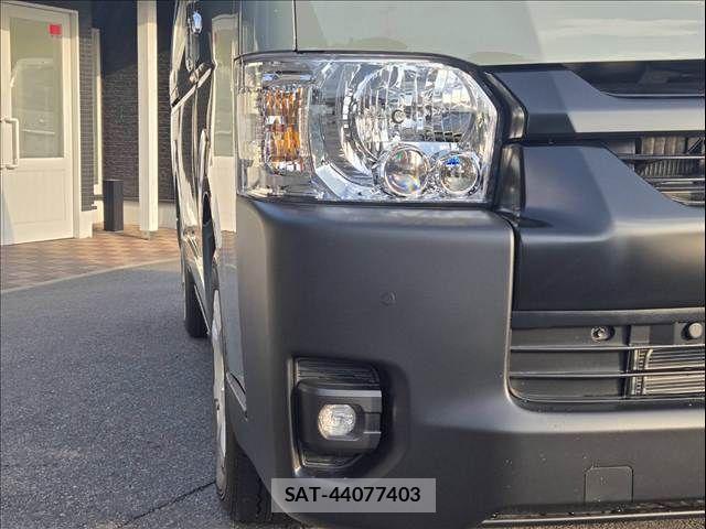 Toyota HIACE VAN 2026-02 8246963-9