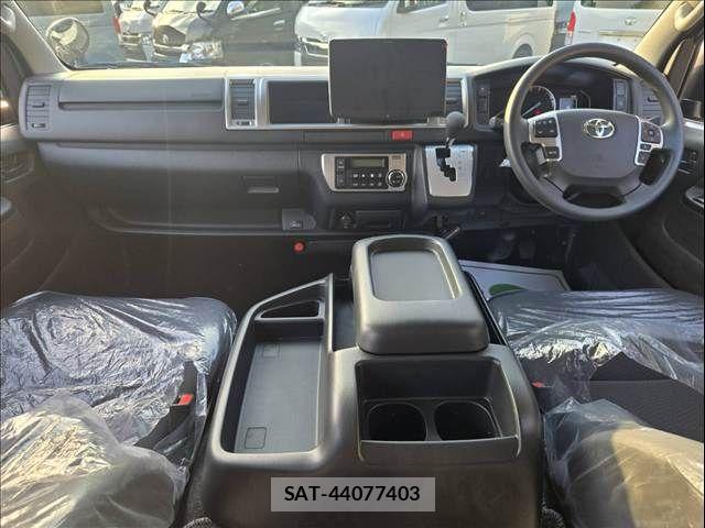 Toyota HIACE VAN 2026-02 8246963-3