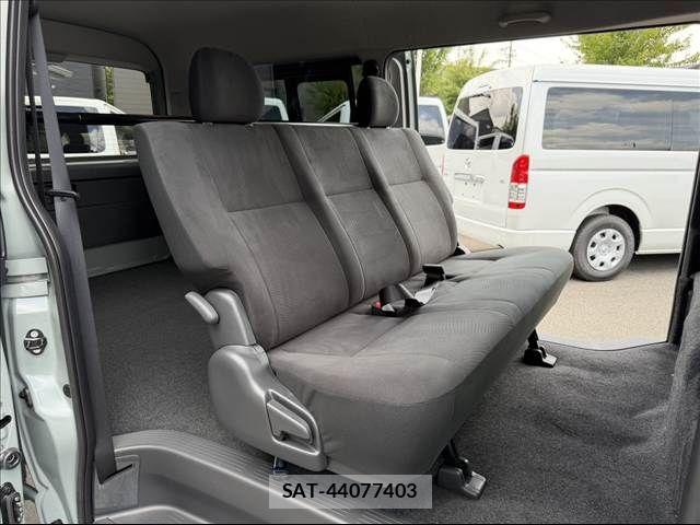 Toyota HIACE VAN 2026-02 8246963-7