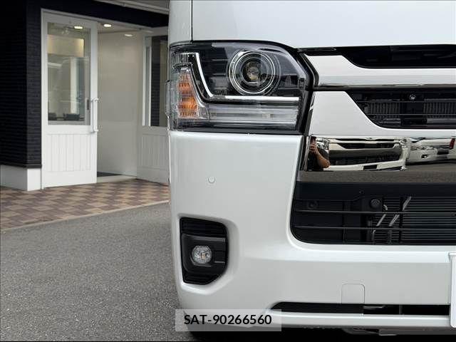 Toyota HIACE VAN 2026-06 8246960-9