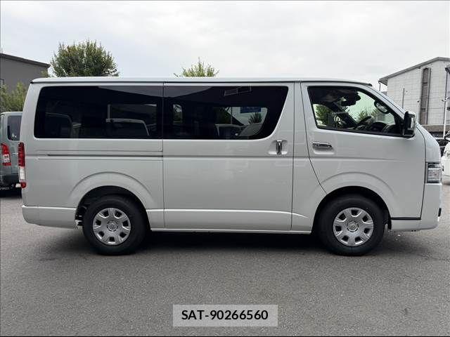 Toyota HIACE VAN 2026-06 8246960-12