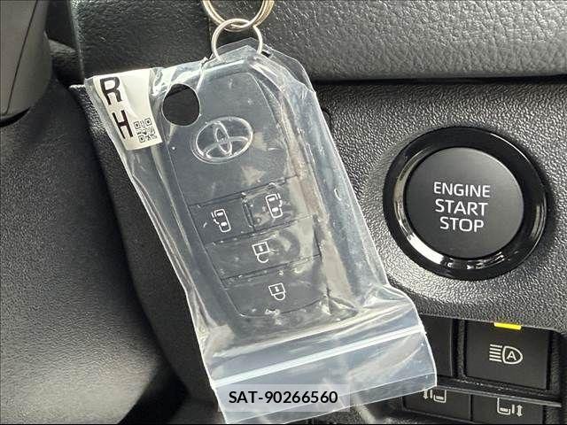 Toyota HIACE VAN 2026-06 8246960-16