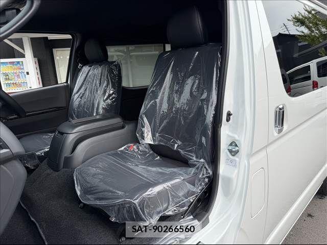 Toyota HIACE VAN 2026-06 8246960-6