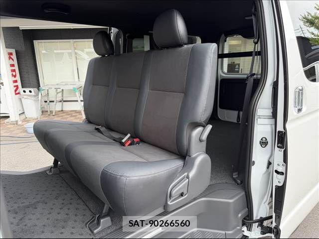 Toyota HIACE VAN 2026-06 8246960-7