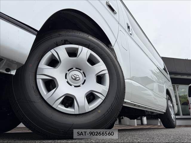 Toyota HIACE VAN 2026-06 8246960-8