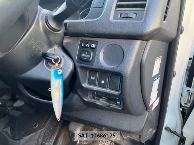 Toyota HIACE VAN 2017-12 8246982-5