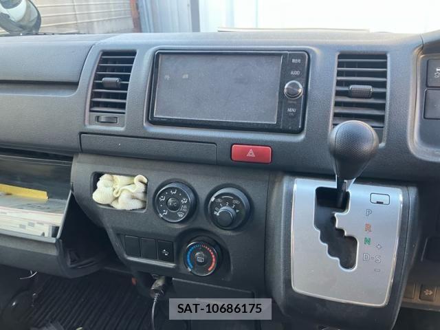 Toyota HIACE VAN 2017-12 8246982-6