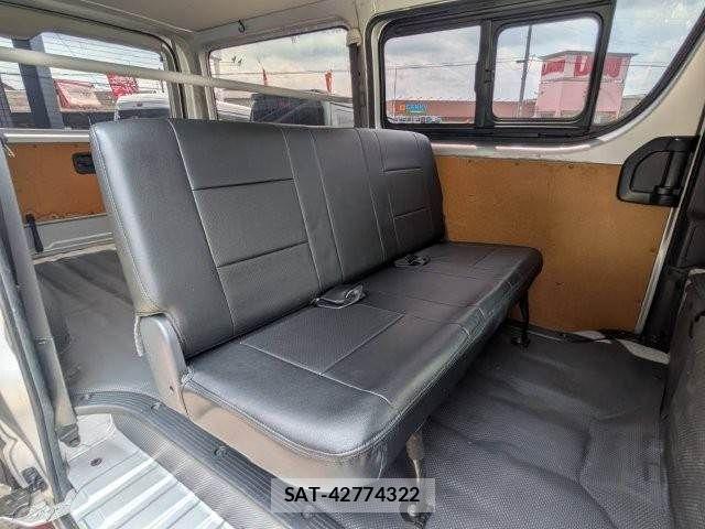 Toyota HIACE VAN 2020-01 8246983-11