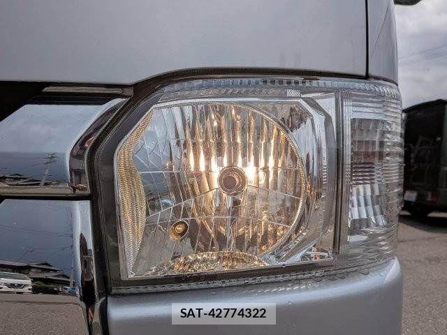 Toyota HIACE VAN 2020-01 8246983-14